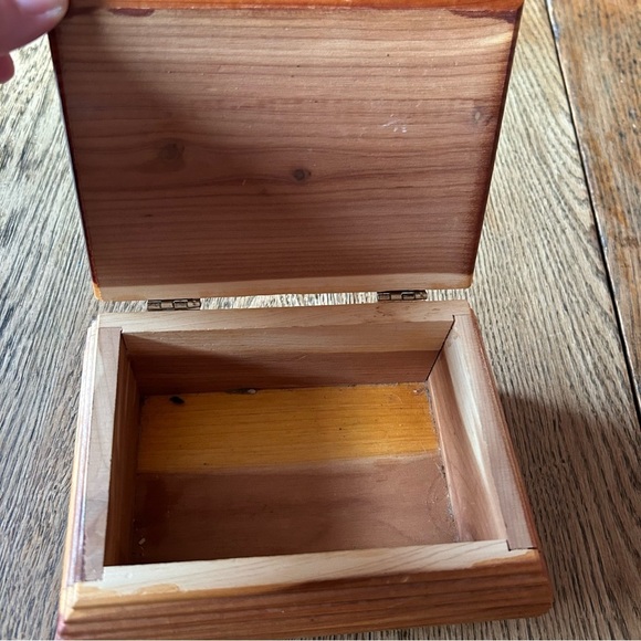Handmade Vintage Tennessee jewelry trinket box with lid cedar collectible - Picture 5 of 7